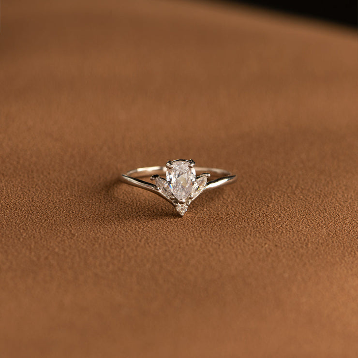 pear shaped trio stone promise ring